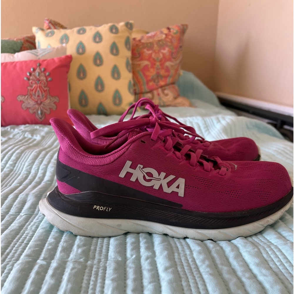 Hoka Mach 4  retail $129. Worn a few times in excellent condition! Size 7.5B